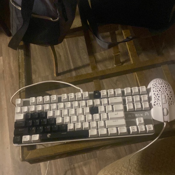 This is a great performing gaming keyboard and mouse. - Picture 6 of 7